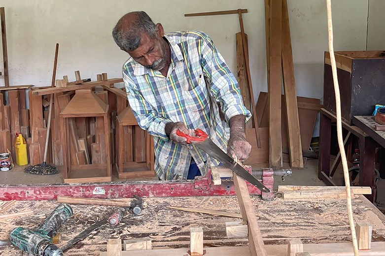 Sun Siyam Pasikudah Local Carpenting